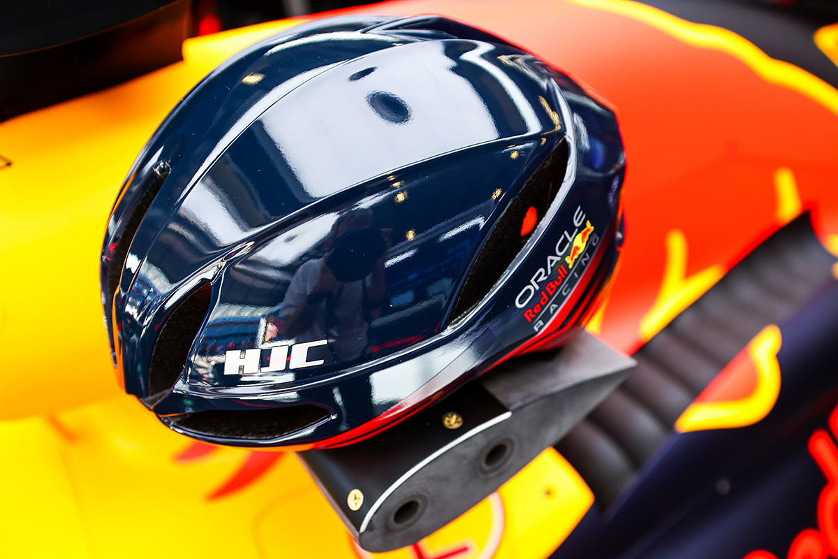 HJCのRedBull限定ヘルメットを各地に発送しています！ | 今中